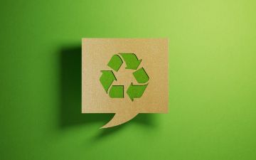 Recycle symbol in a chat bubble with a green background