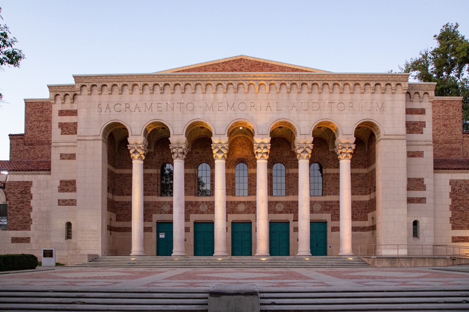 photo of memorial auditorium 