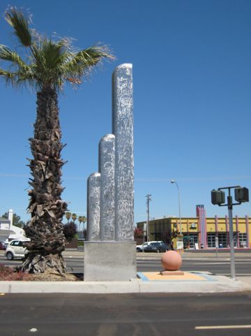 Image of artwork by Larry Meeks entitled Deco Del Paso I, an Art Deco style monument in steel.