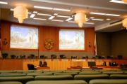 Photo of the Sacramento City Council chamber dais.
