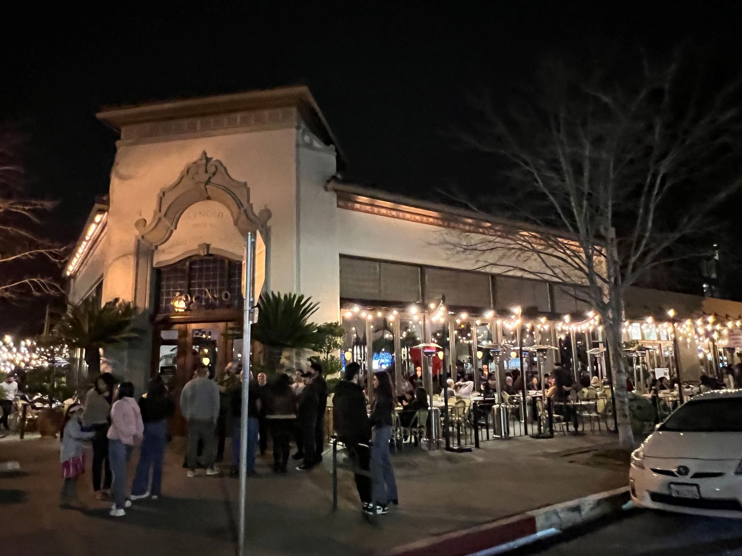 Image outside of popular Sacramento restaurant at night