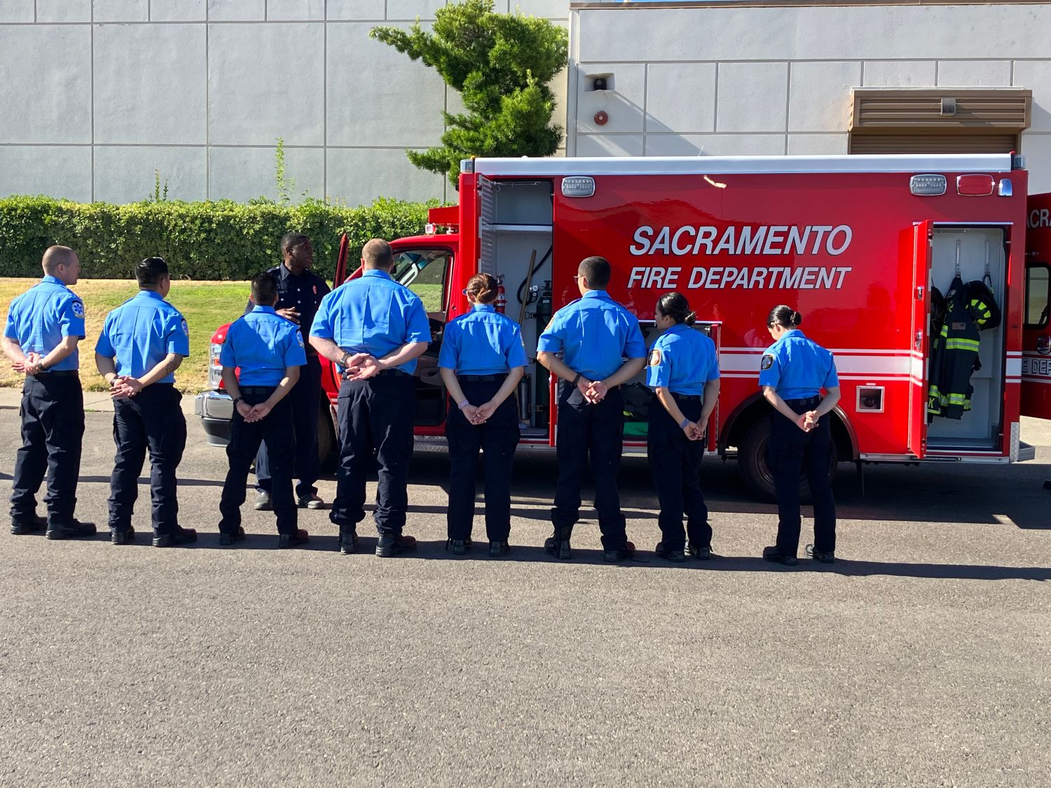 Firefighter giving ambulance tour to EMS trainees