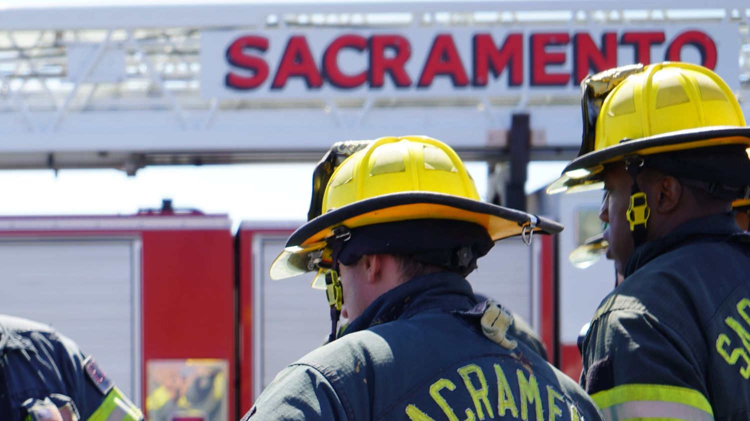 a firefighter instructor showing students a crashed vehicle 