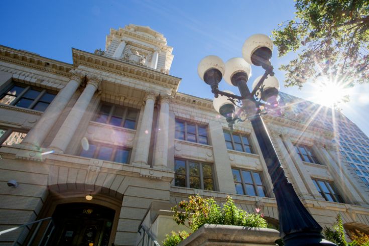 Old City Hall in Sacramento, light, sunburst, tree
