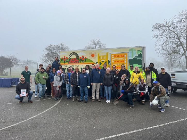 Large group photo of community volunteers and councilmembers