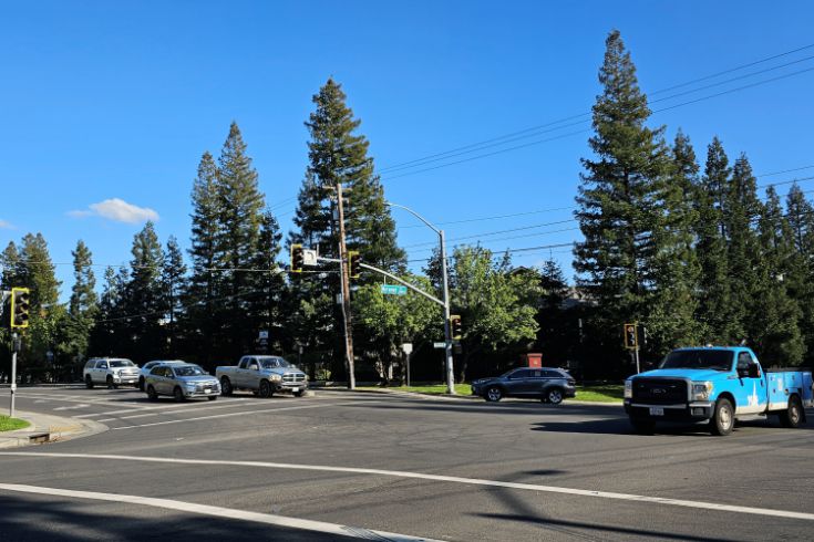 Norwood Avenue, road, street lights, cars, trees