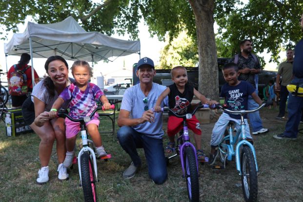Vice Mayor Talamantes and Mayor McCarty with kids on bikes