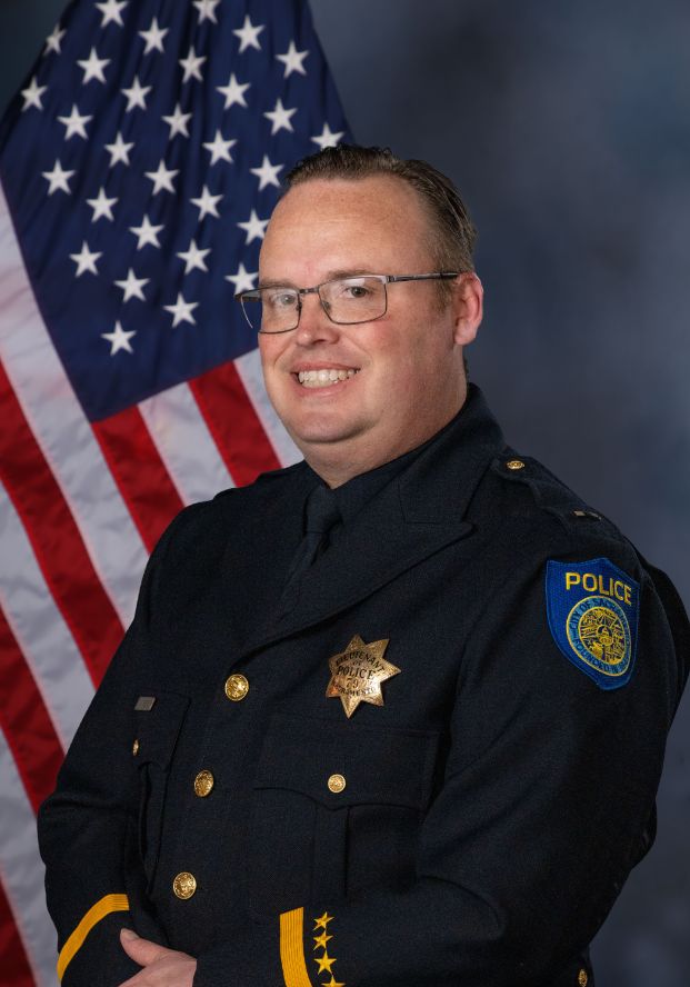 Photo of Lt. Kiser in class "A" uniform in front of the American flag