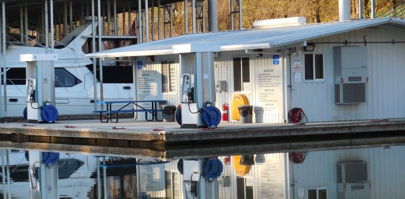 Image of Sacramento Marina fuel dock and store