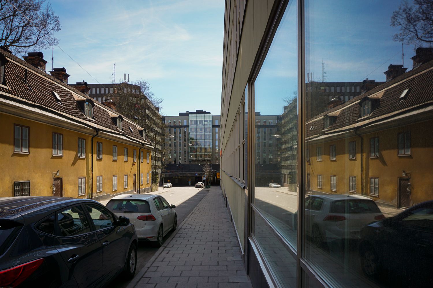 Image of vehicles parked in a city alley