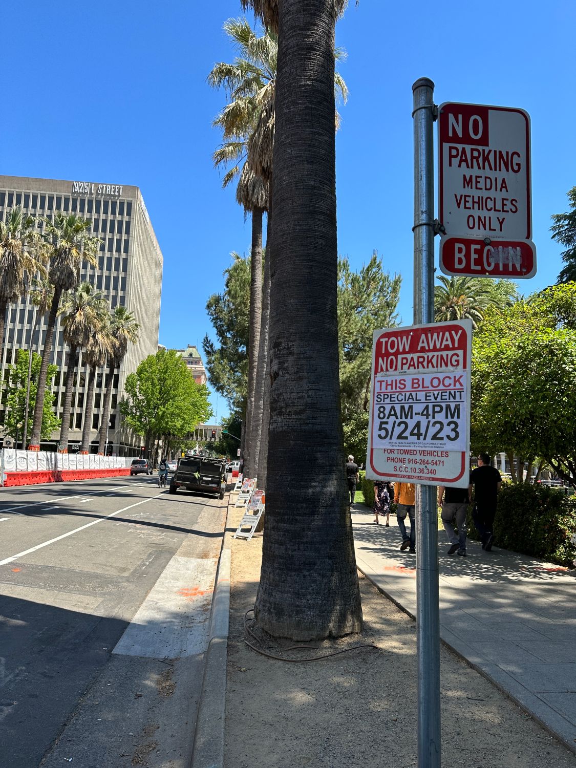 Image of construction sign next to parking meter