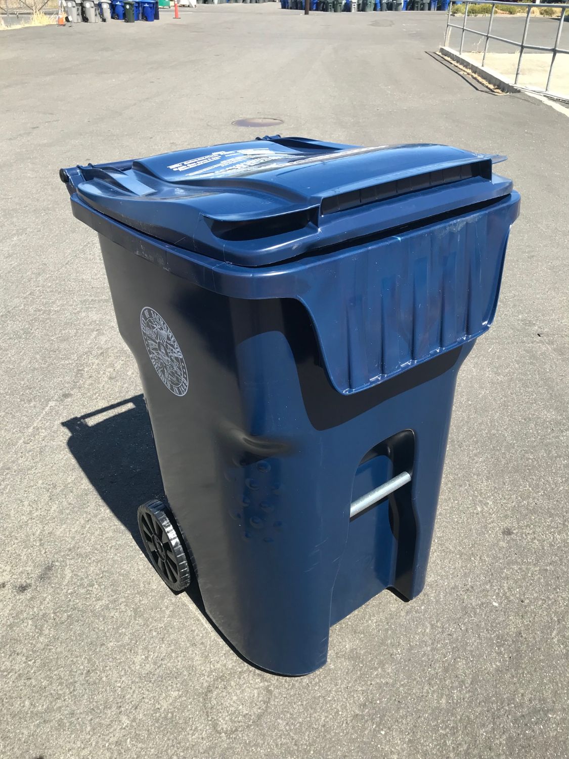 blue recycle container 