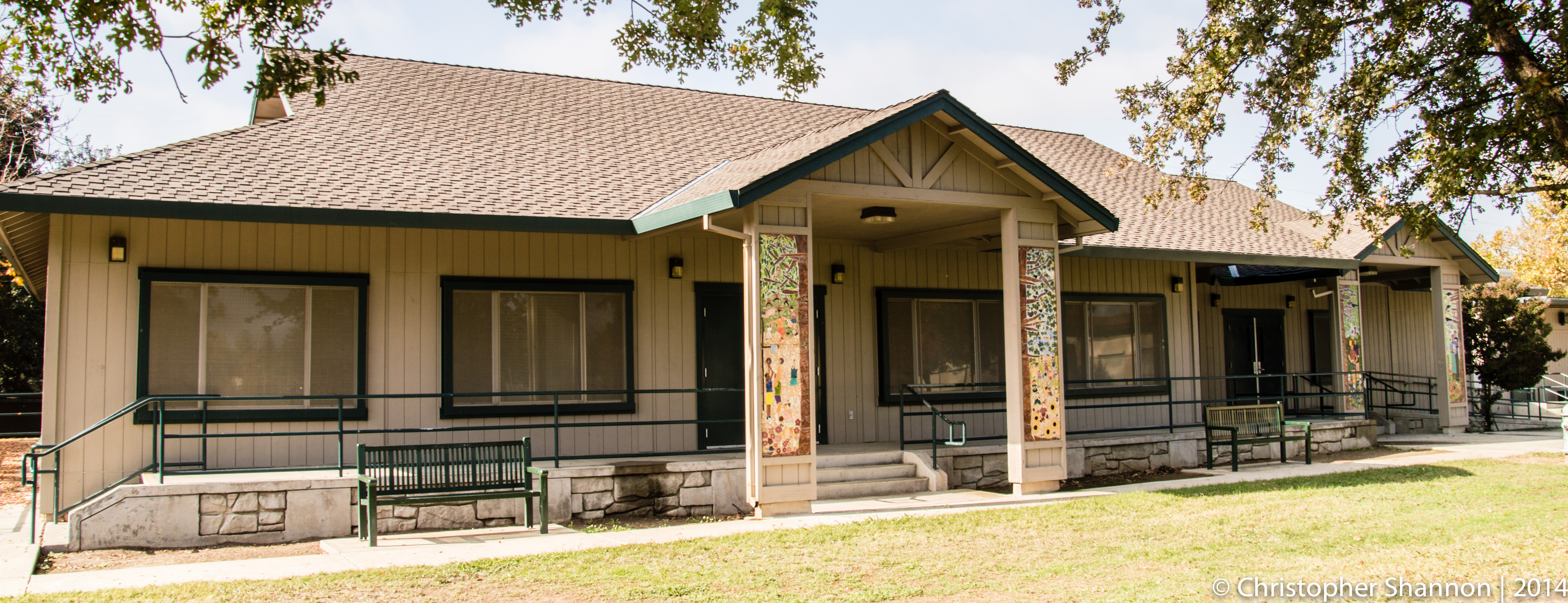 Image of Evelyn Moore Community Center building